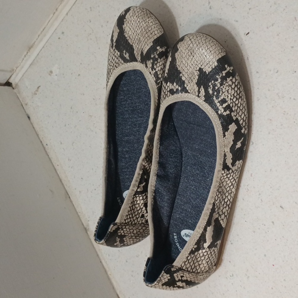 Dr Scholl's Size 7 Snakeskin Slip ons
